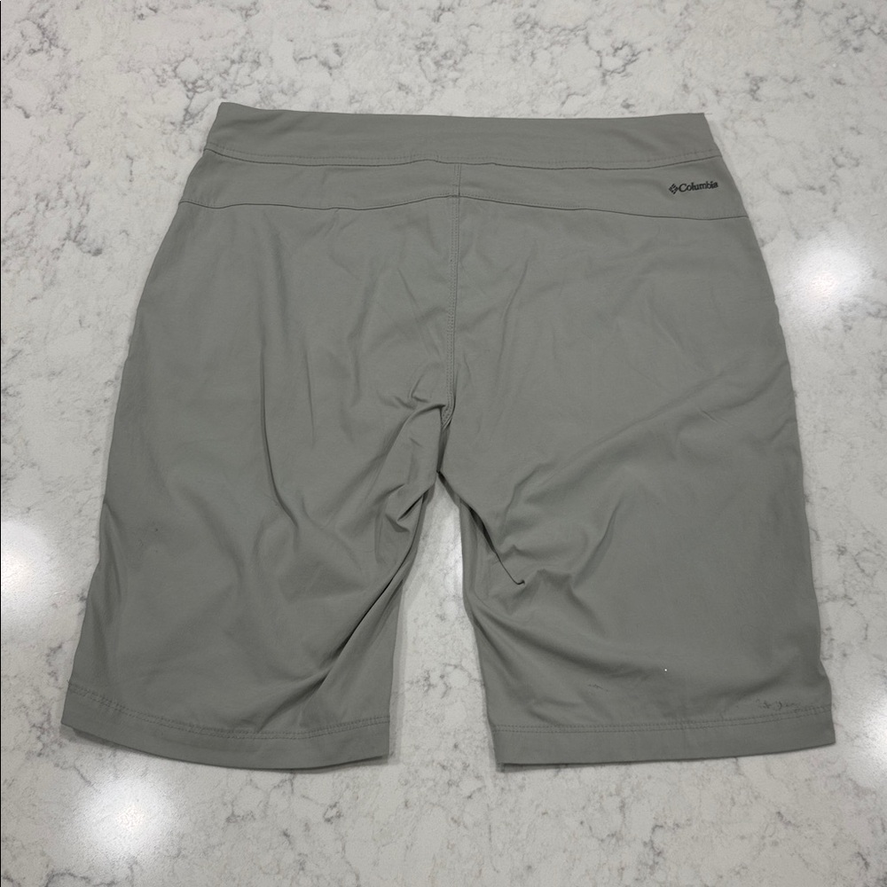 Columbia Women’s Omni-Shield Stretch Climber Canyon 11" Shorts in Safari - Picture 7 of 9